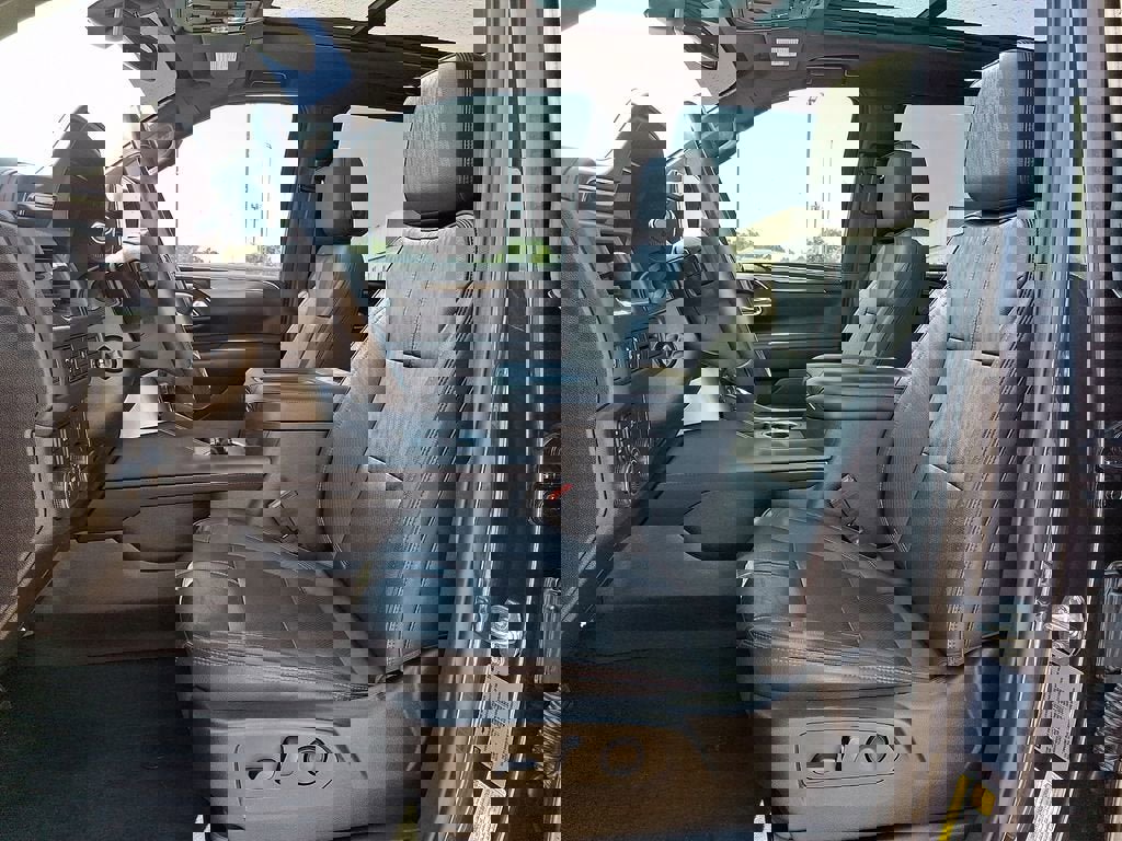 Certified 2022 Chevrolet Suburban RST w/ Luxury Package AWD/4WD image 15