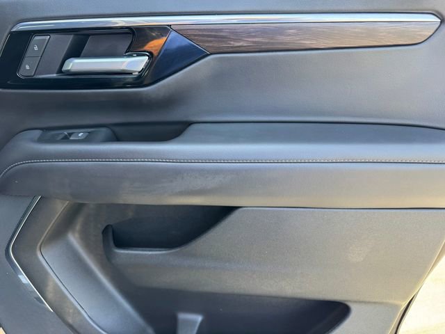 Certified 2025 Chevrolet Suburban Z71 image 11