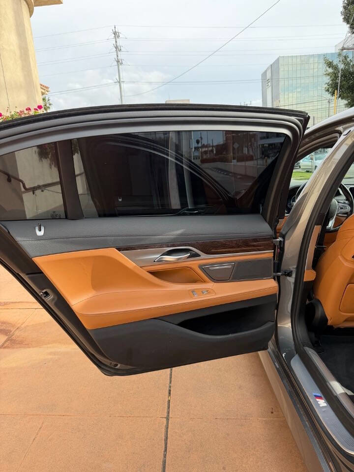 Used 2018 BMW 750i image 35
