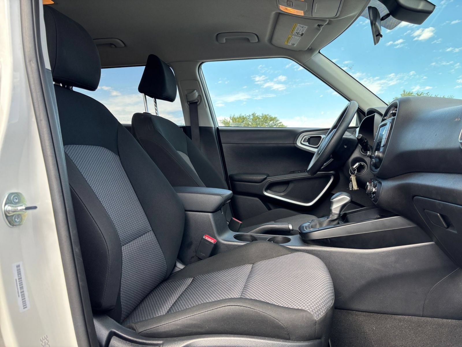 Used 2025 Kia Soul LX w/ LX Technology Package FWD image 33