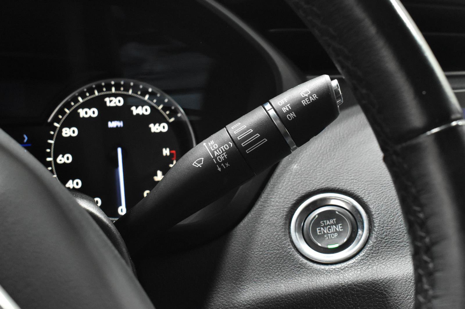 Used 2020 Cadillac XT4 Premium Luxury image 12