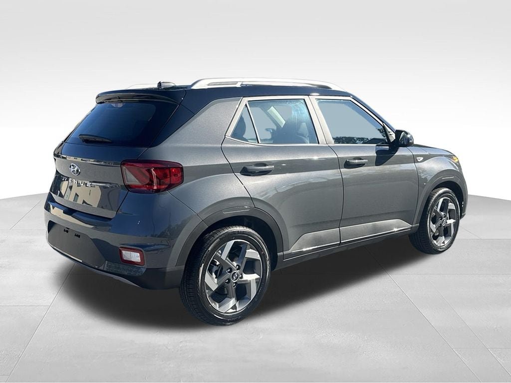 New 2026 Hyundai Venue SEL FWD image 7