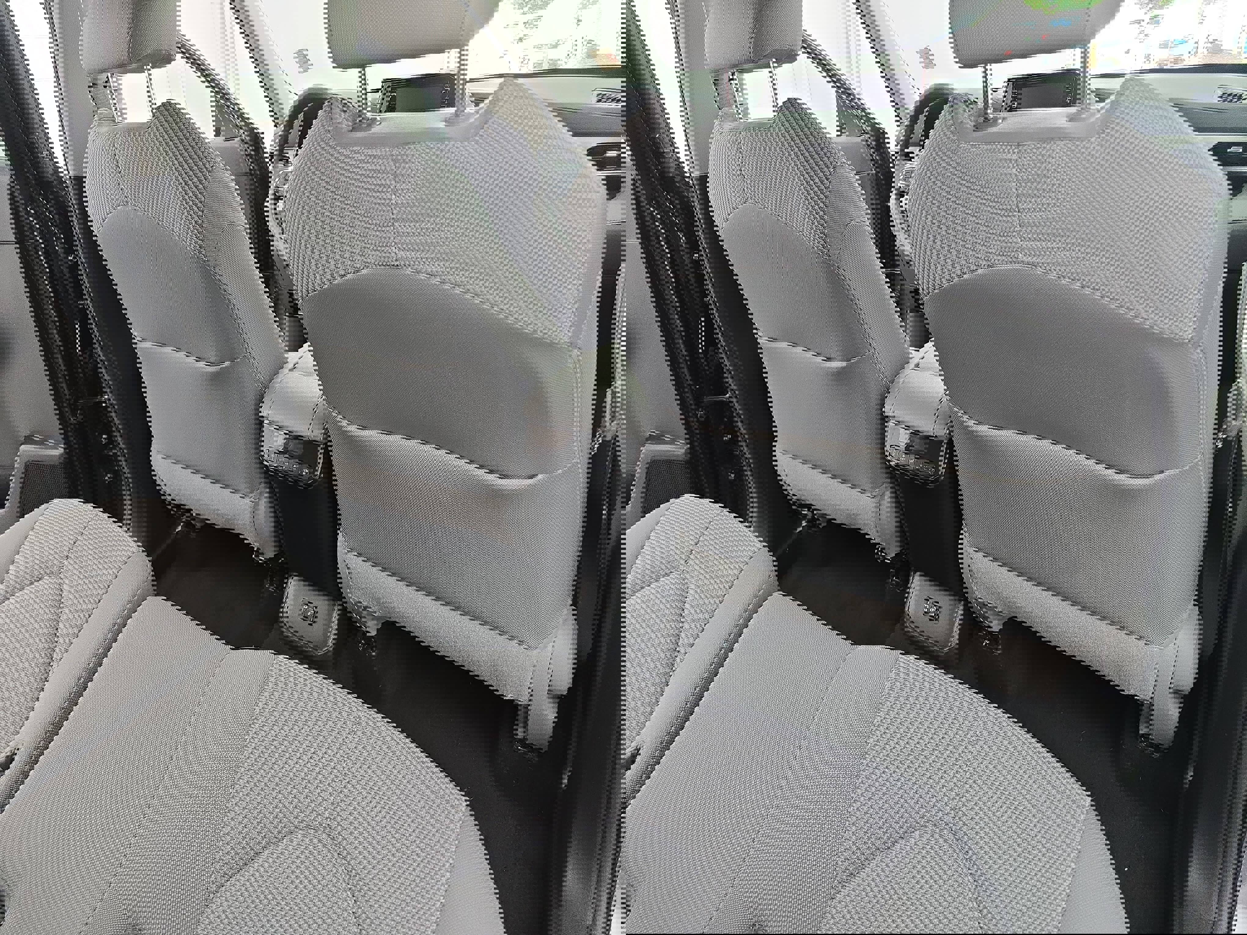 Used 2021 Toyota Highlander L image 11