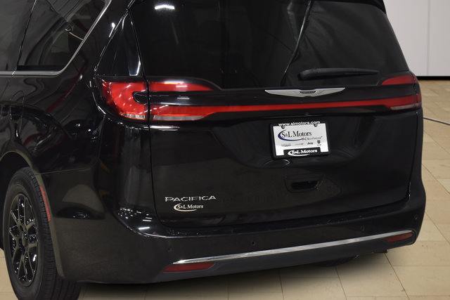 Certified 2024 Chrysler Pacifica Touring-L FWD image 38