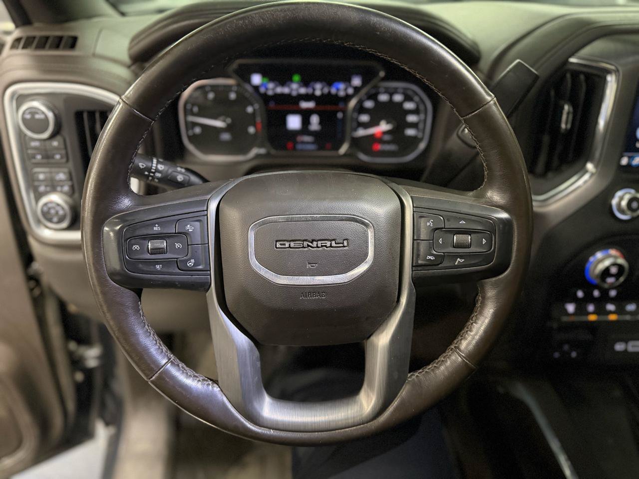 Used 2022 GMC Sierra 3500 Denali w/ Denali Ultimate Package AWD/4WD image 22