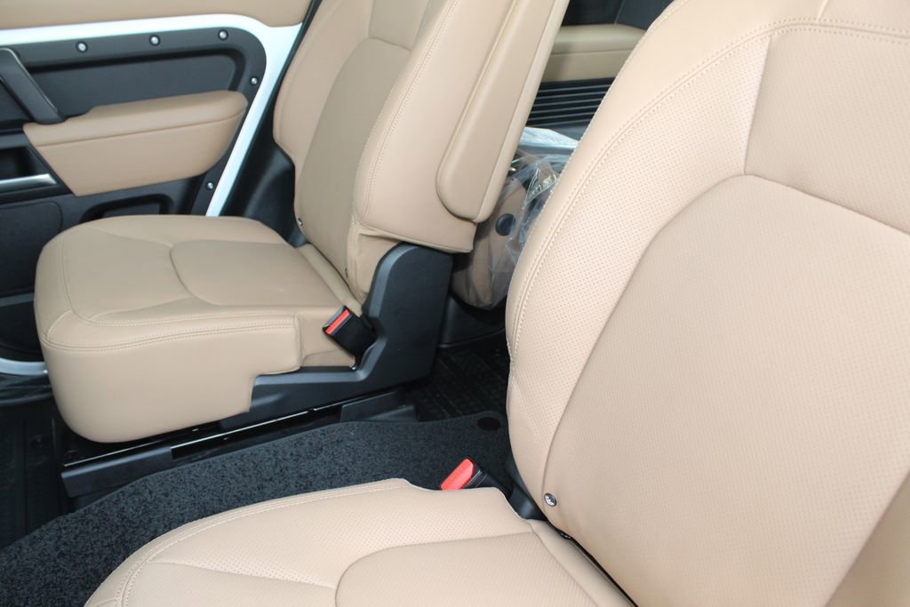 New 2026 Land Rover Defender 130 X-Dynamic SE image 19