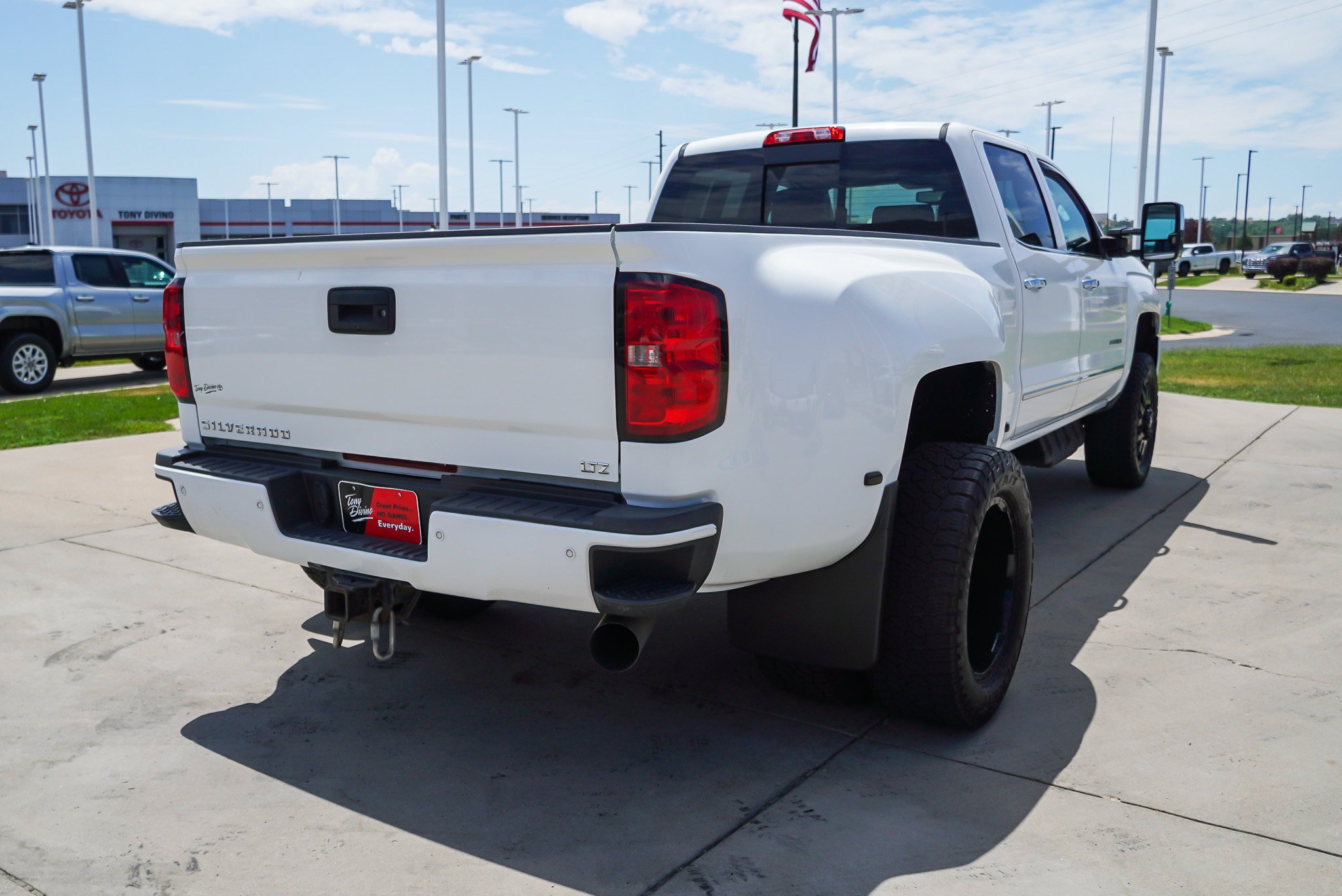 Used 2018 Chevrolet Silverado 3500 LTZ AWD/4WD image 8
