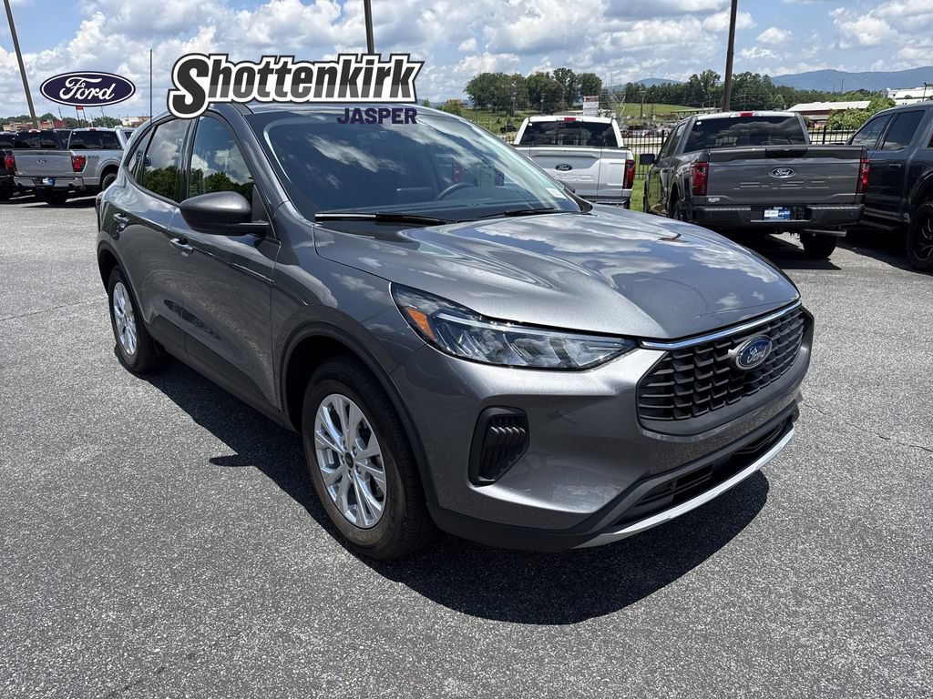 Used 2026 Ford Escape Active w/ Cold Weather Package FWD image 1