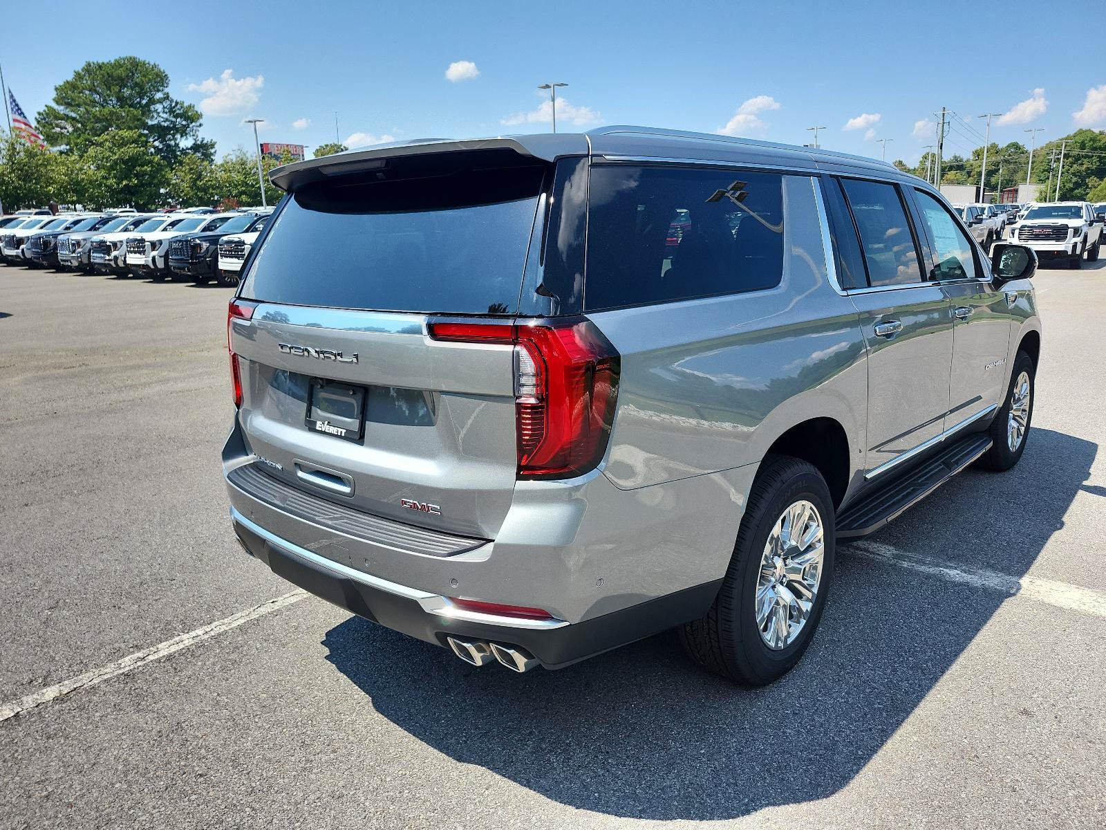 New 2026 GMC Yukon XL Denali AWD/4WD image 3