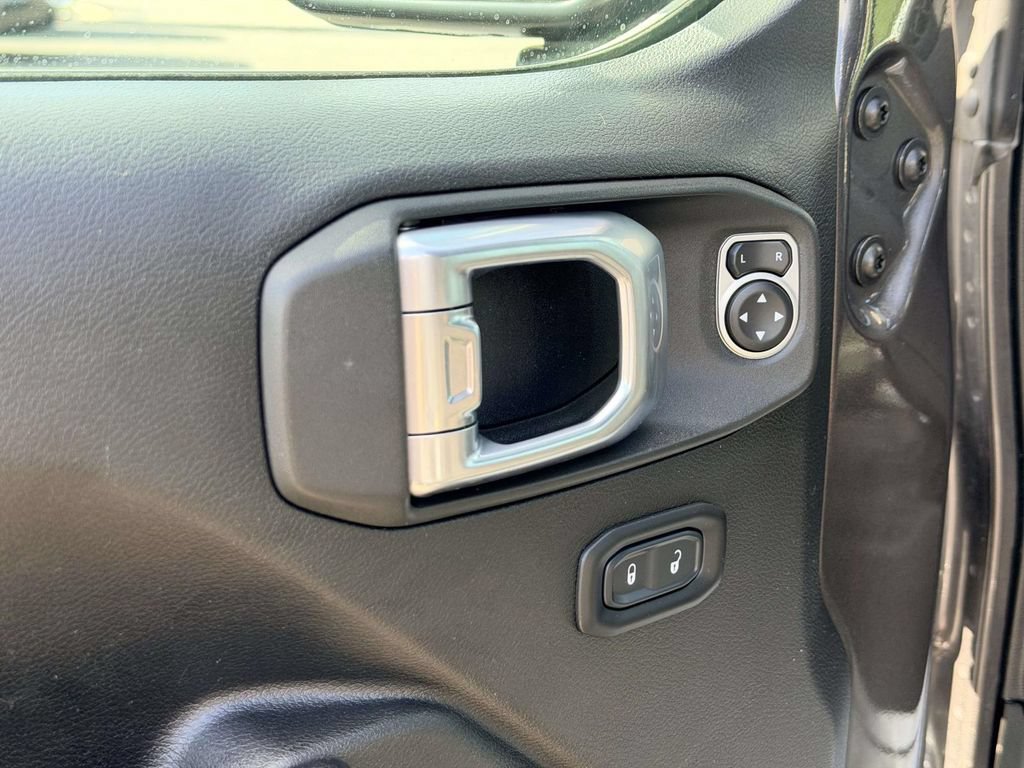Used 2019 Jeep Wrangler Unlimited Rubicon w/ LED Lighting Group AWD/4WD image 13