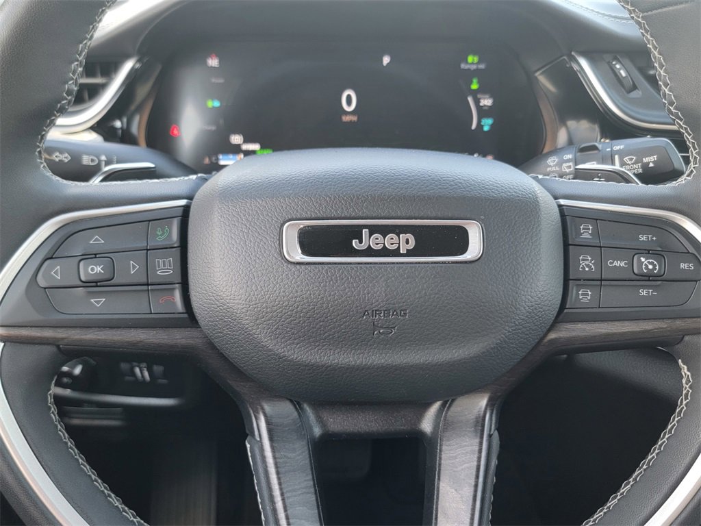 Used 2022 Jeep Grand Cherokee Limited 4xe image 32