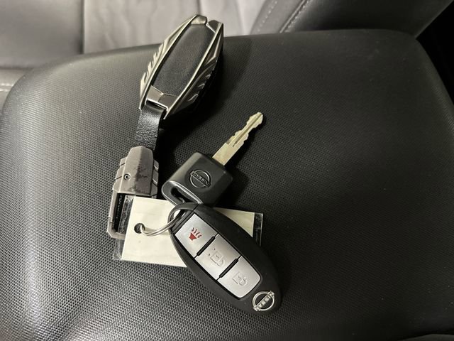 Used 2023 Nissan Frontier SV w/ Midnight Edition Package image 32