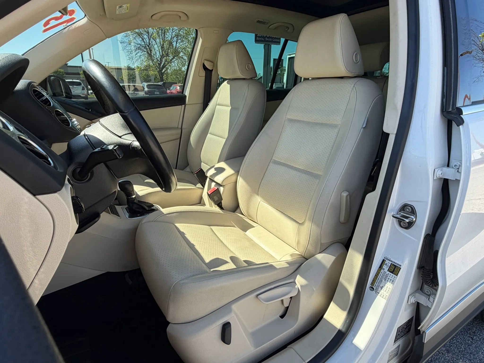 Used 2013 Volkswagen Tiguan SE FWD image 10