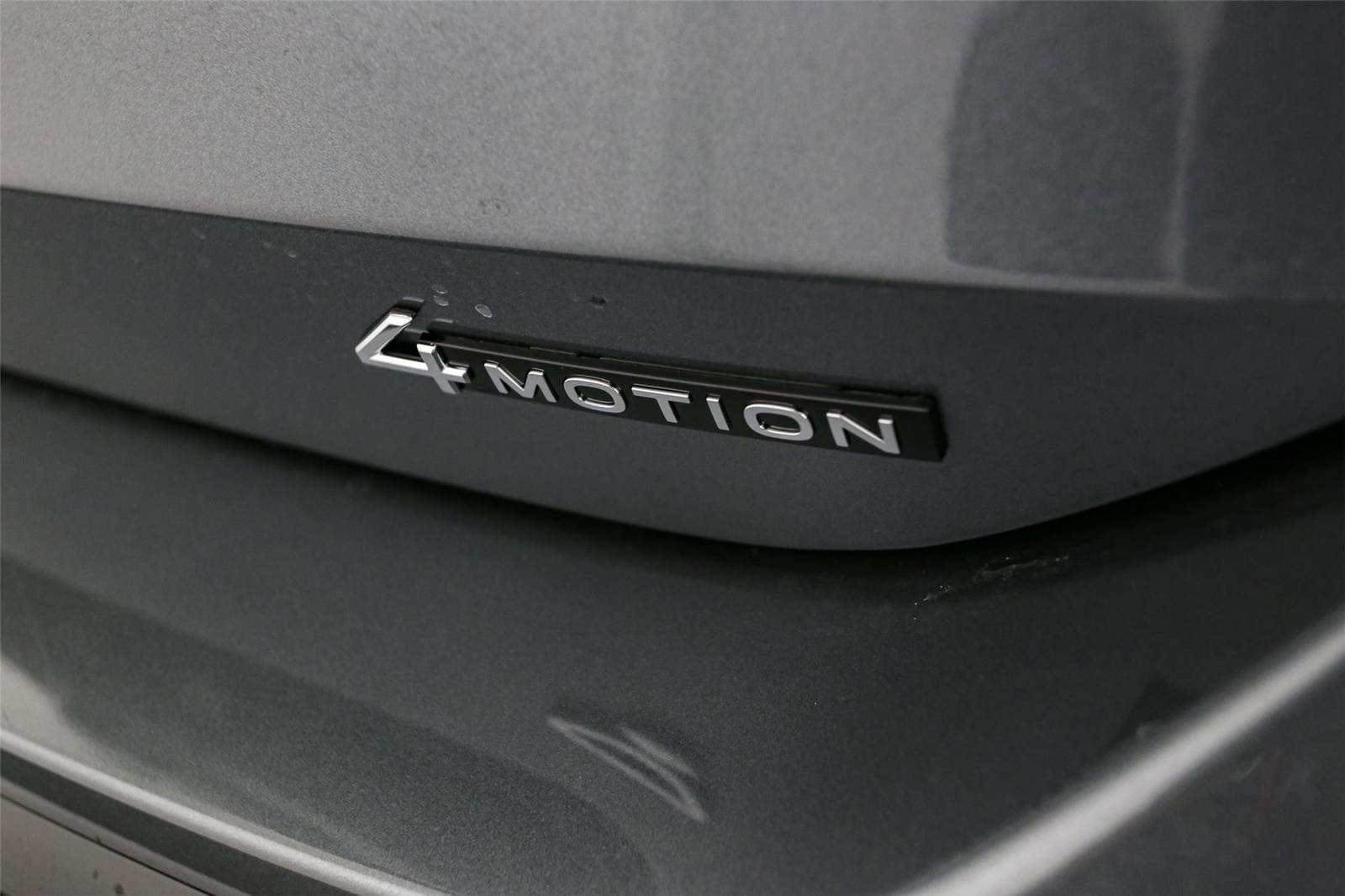 New 2026 Volkswagen Tiguan SE R-Line AWD/4WD image 12