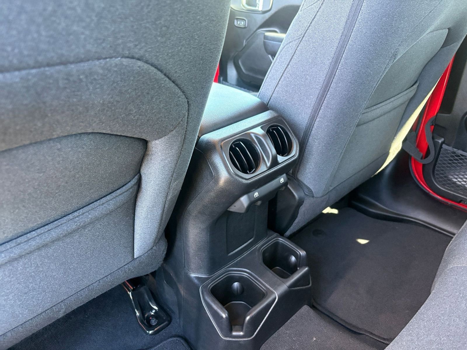 Used 2025 Jeep Wrangler Sport S AWD/4WD image 22