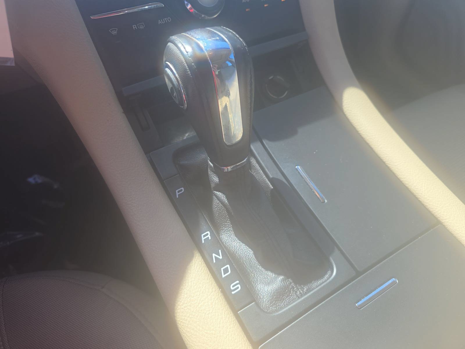 Used 2014 Ford Taurus SEL w/ Equipment Group 201A FWD image 22