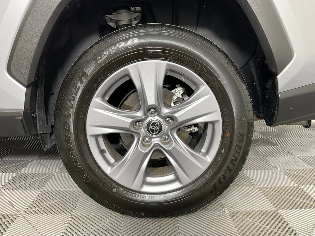 Used 2025 Toyota RAV4 XLE AWD/4WD image 10