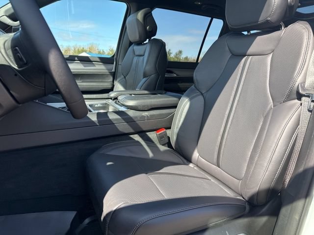 New 2026 Jeep Grand Wagoneer Limited w/ Premium Group II AWD/4WD image 13