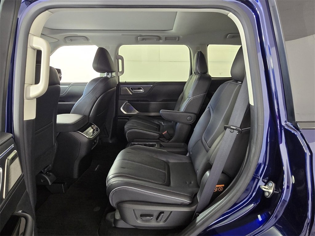 Used 2025 INFINITI QX80 Sensory image 8