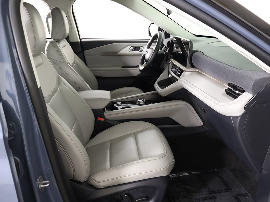 Used 2025 Ford Explorer Active w/ Active Comfort Package AWD/4WD image 29