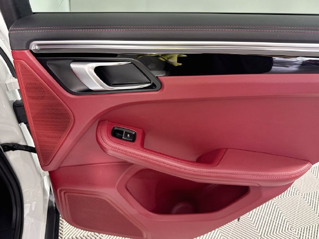 Used 2023 Porsche Macan AWD/4WD image 24