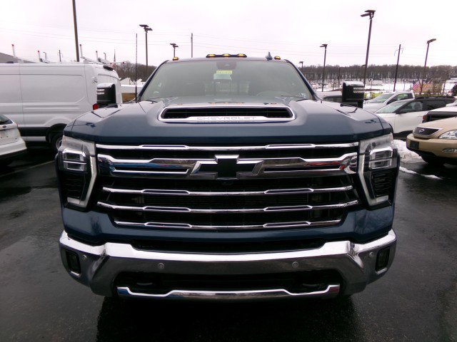 Used 2024 Chevrolet Silverado 3500 LTZ w/ LTZ Plus Package image 3