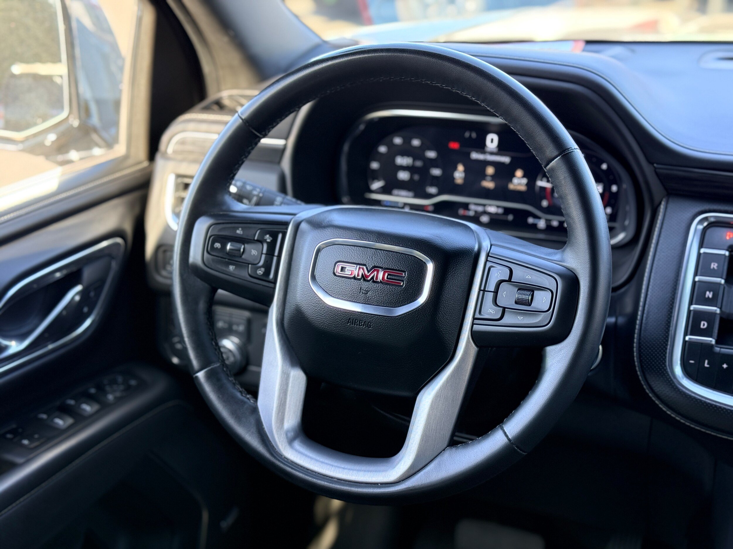Used 2023 GMC Yukon XL SLT w/ SLT Luxury Package AWD/4WD image 38