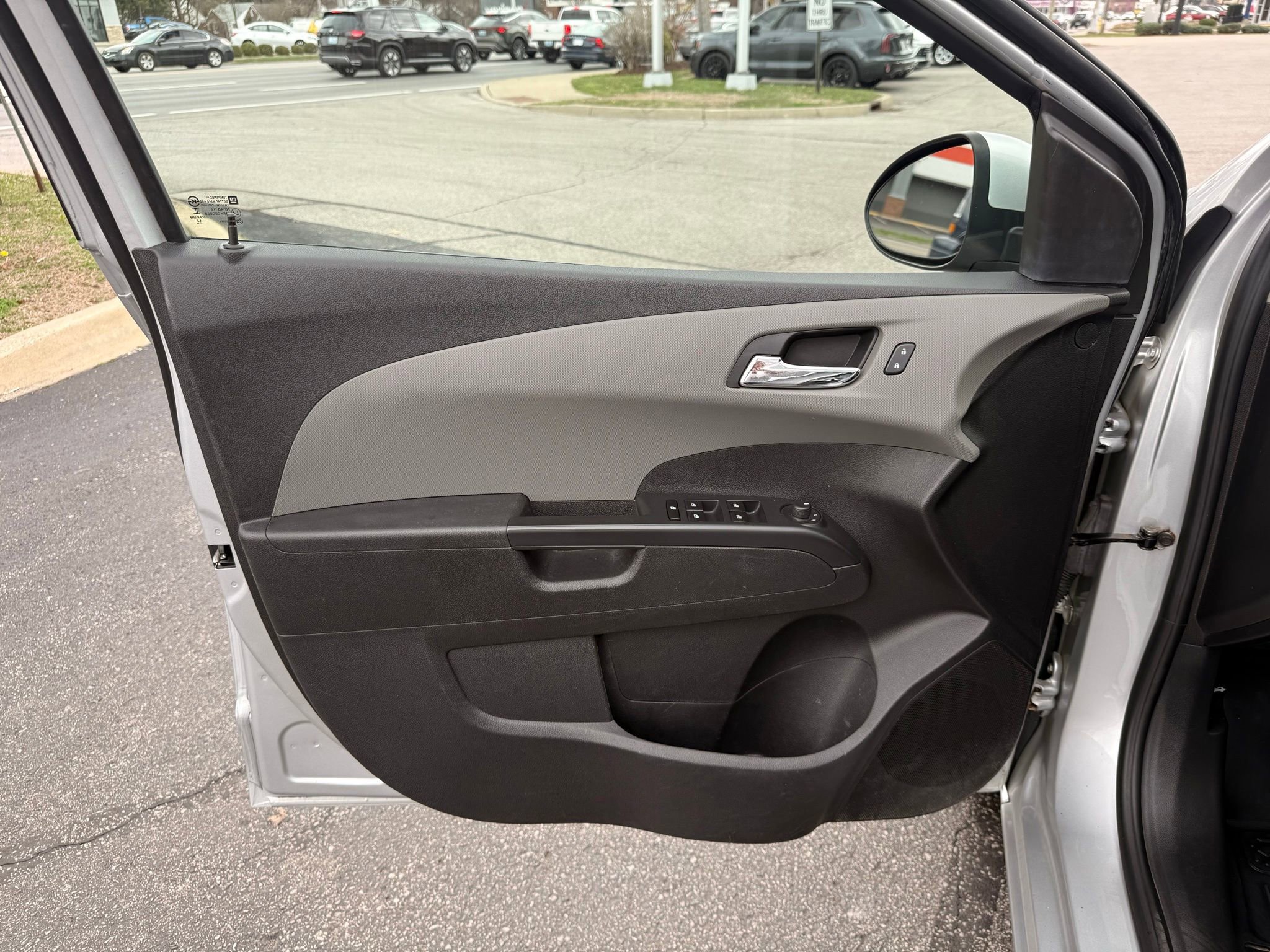 Used 2015 Chevrolet Sonic LTZ image 27