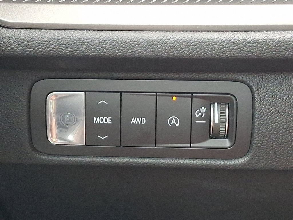 Certified 2026 Chevrolet Traverse LT AWD/4WD image 23