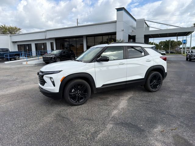New 2026 Chevrolet TrailBlazer LT w/ Midnight Edition FWD image 3