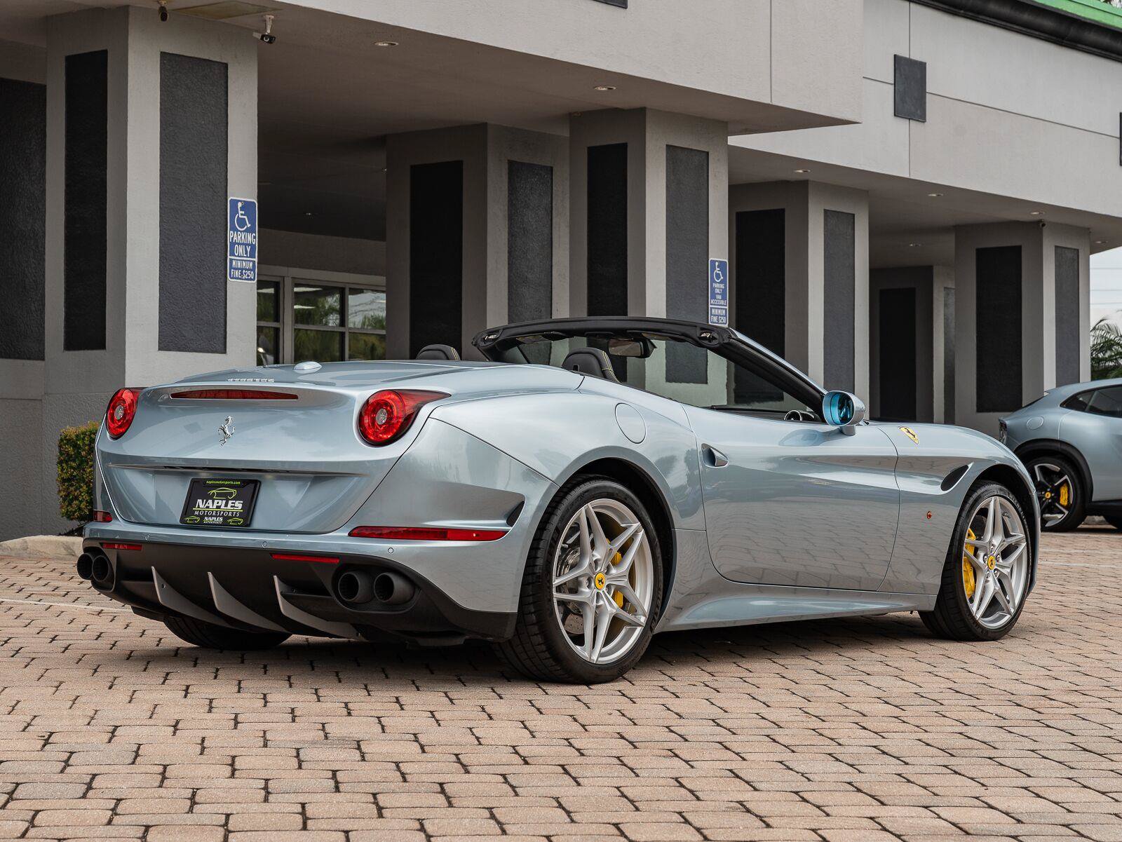 Used 2016 Ferrari California T RWD image 58