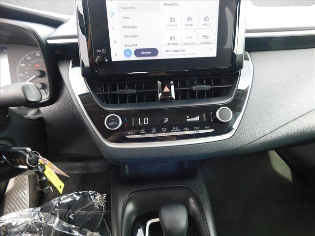 Used 2025 Toyota Corolla LE FWD image 21