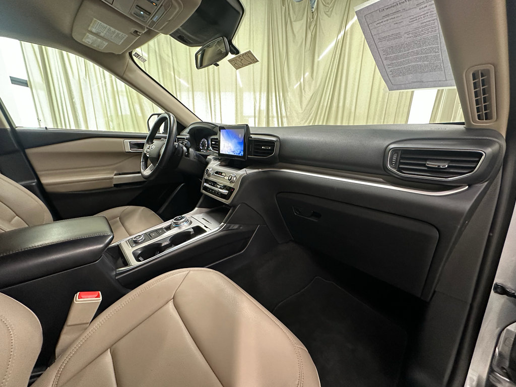 Used 2020 Ford Explorer XLT w/ Equipment Group 202A image 17