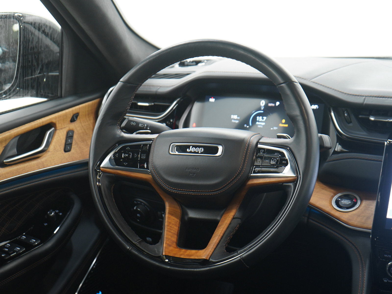 Used 2022 Jeep Grand Cherokee L Summit image 17