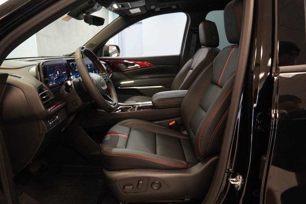 New 2026 Chevrolet Traverse RS w/ LPO, Floor Liner Package AWD/4WD image 5