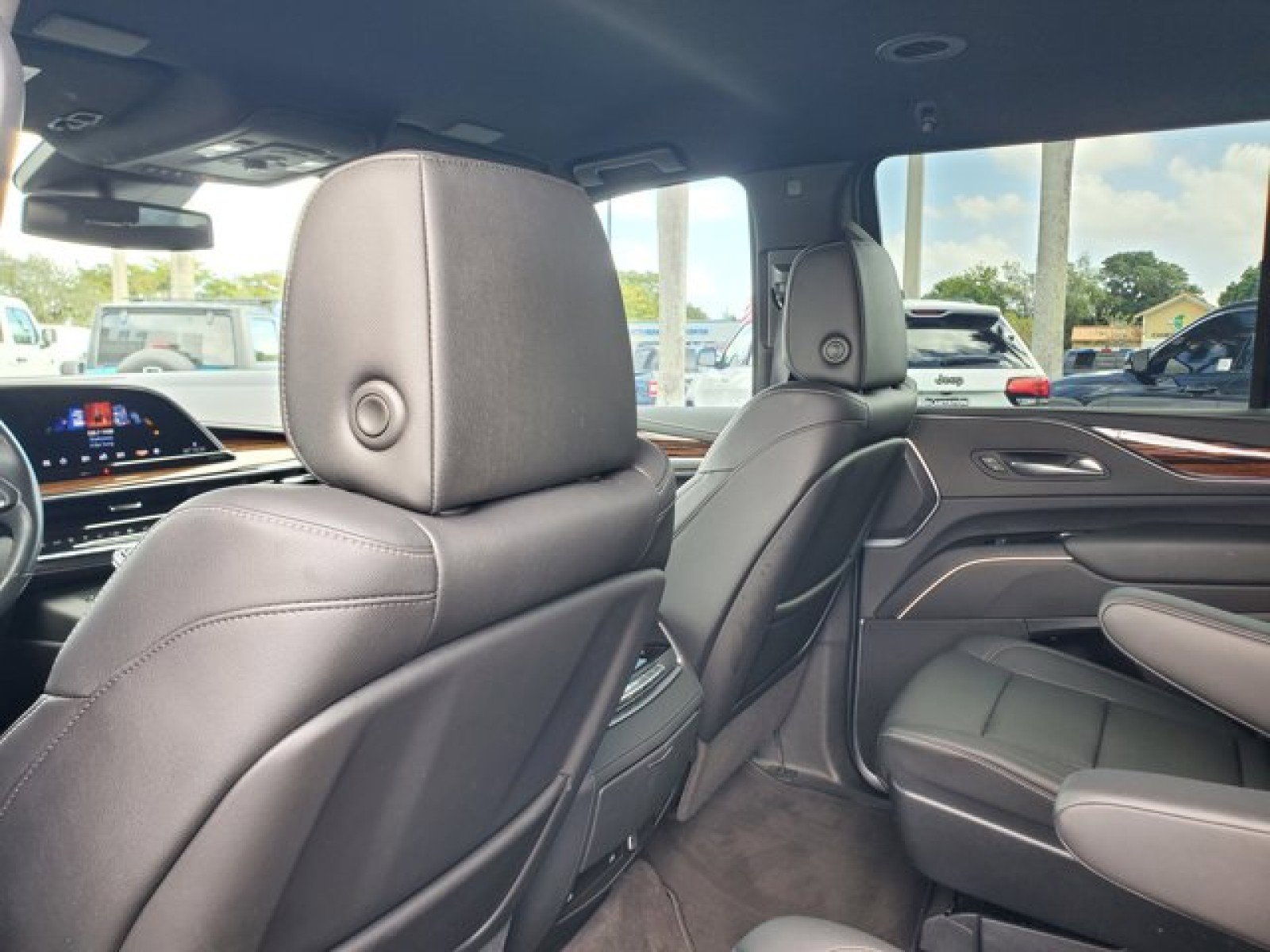 Used 2022 Cadillac Escalade Luxury image 28