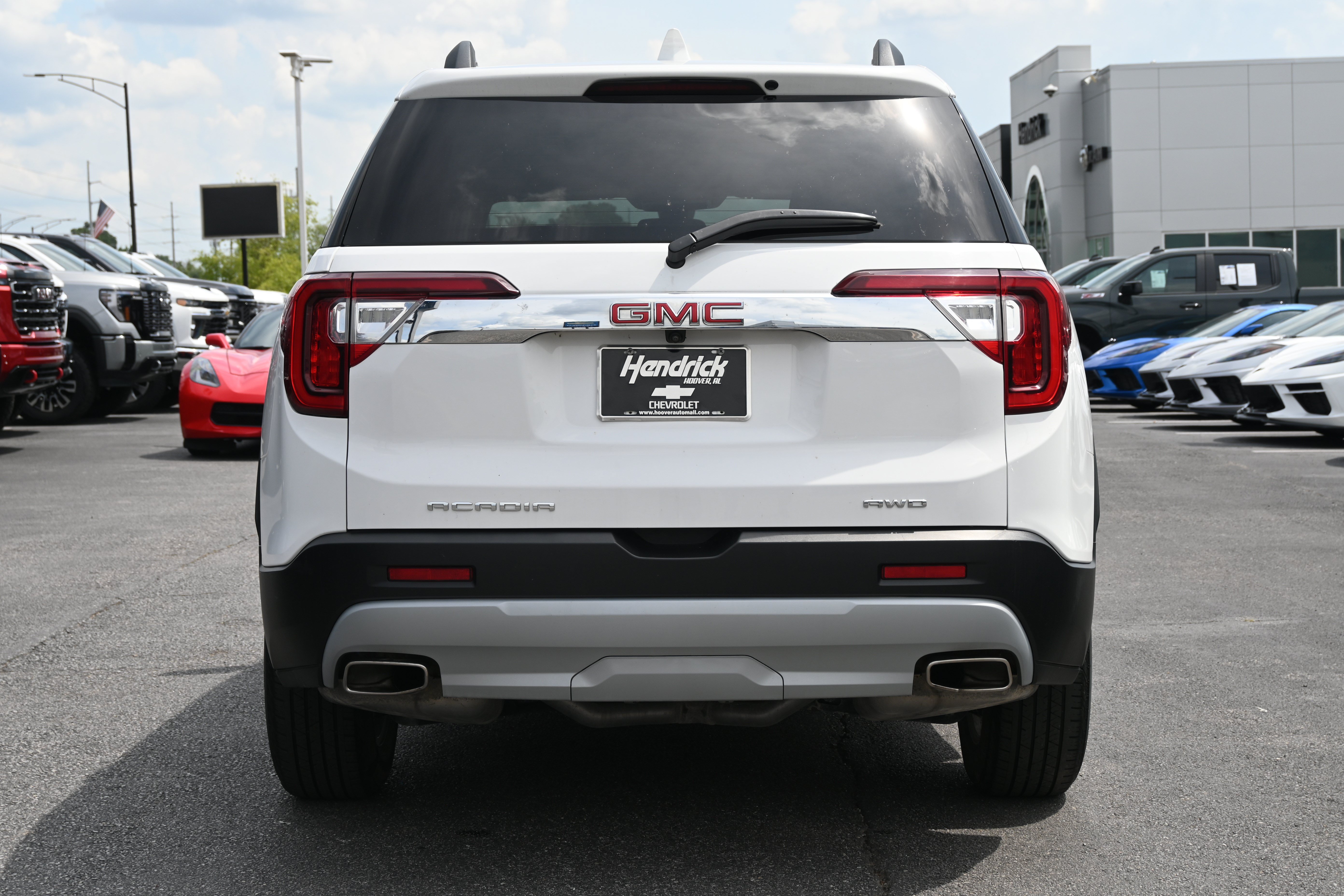 Used 2023 GMC Acadia SLT w/ Trailering Package AWD/4WD image 11
