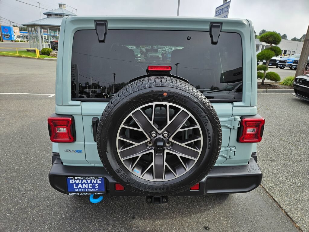 Used 2023 Jeep Wrangler Unlimited Sahara w/ Cold Weather Group AWD/4WD image 4
