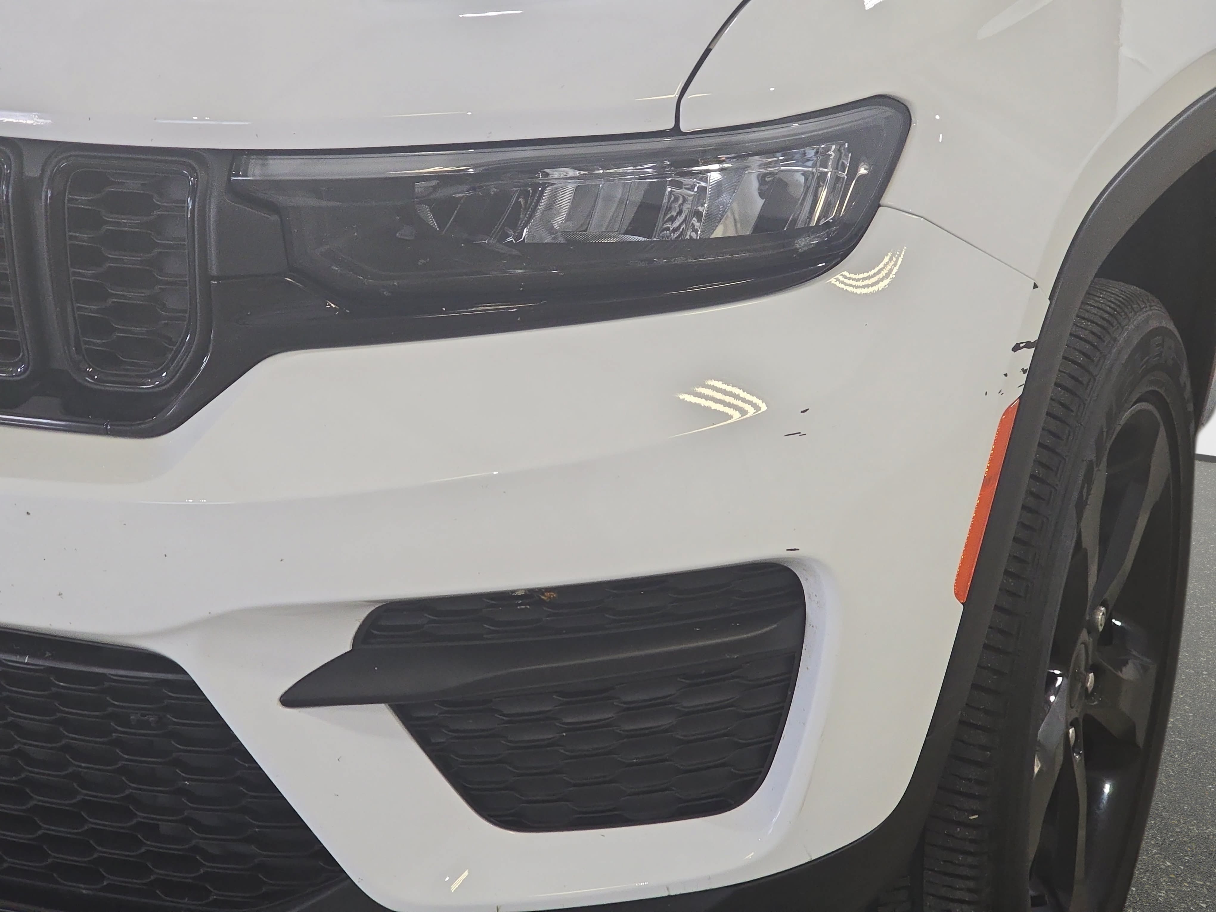 Used 2023 Jeep Grand Cherokee Altitude AWD/4WD image 30