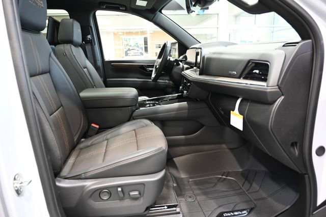 New 2026 Chevrolet Suburban High Country AWD/4WD image 12