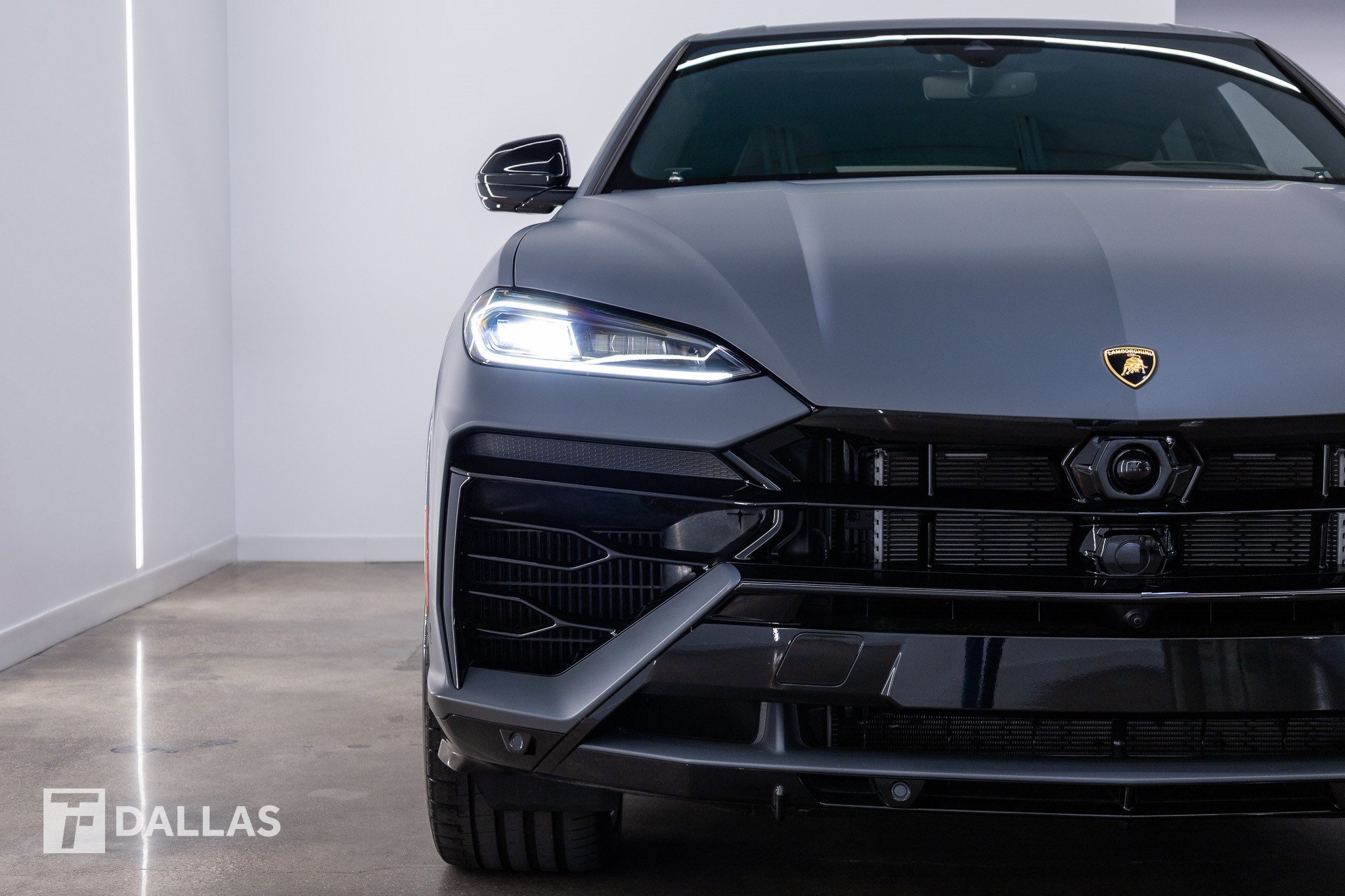 Used 2025 Lamborghini Urus SE AWD/4WD image 21