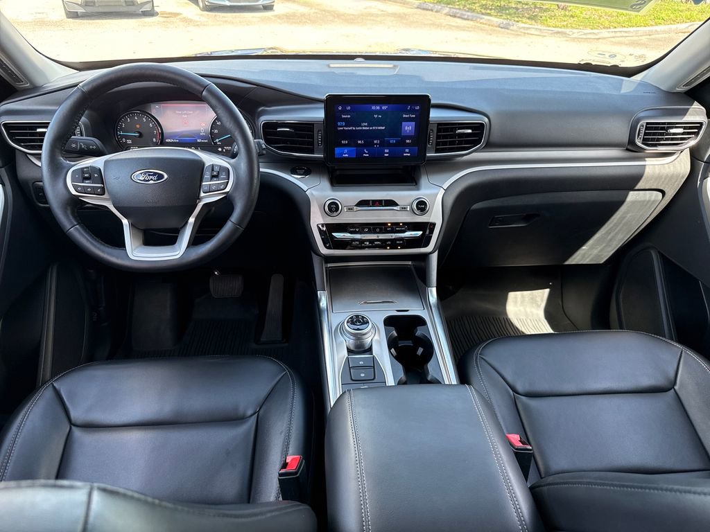 Certified 2022 Ford Explorer XLT w/ Equipment Group 202A AWD/4WD image 6