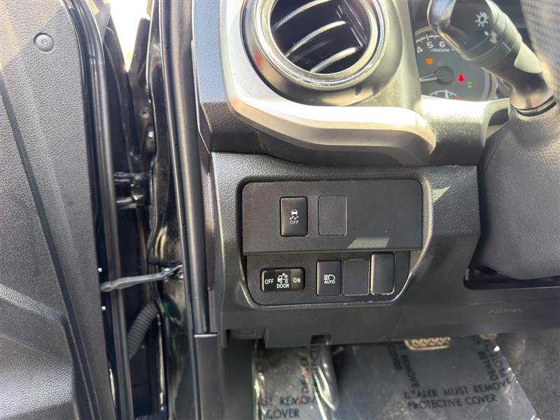 Used 2023 Toyota Tacoma SR5 AWD/4WD image 10