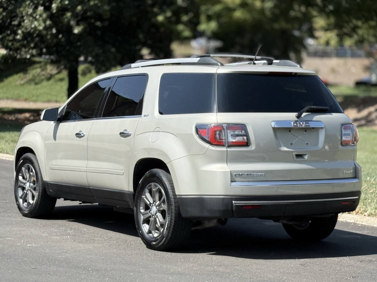 Used 2015 GMC Acadia SLT w/ Open Road Package AWD/4WD image 9