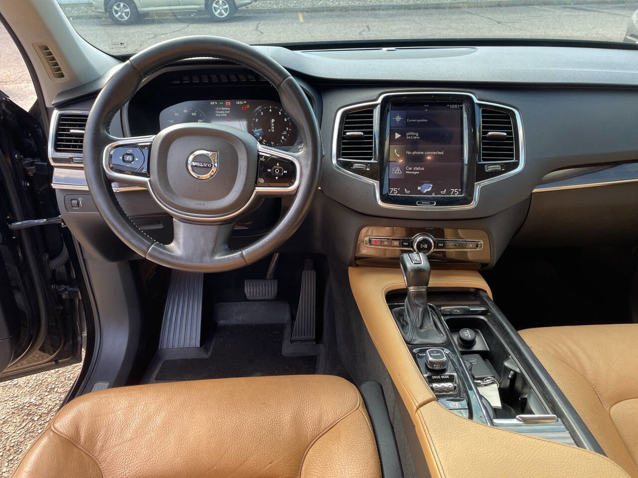 Used 2016 Volvo XC90 T6 Momentum image 15
