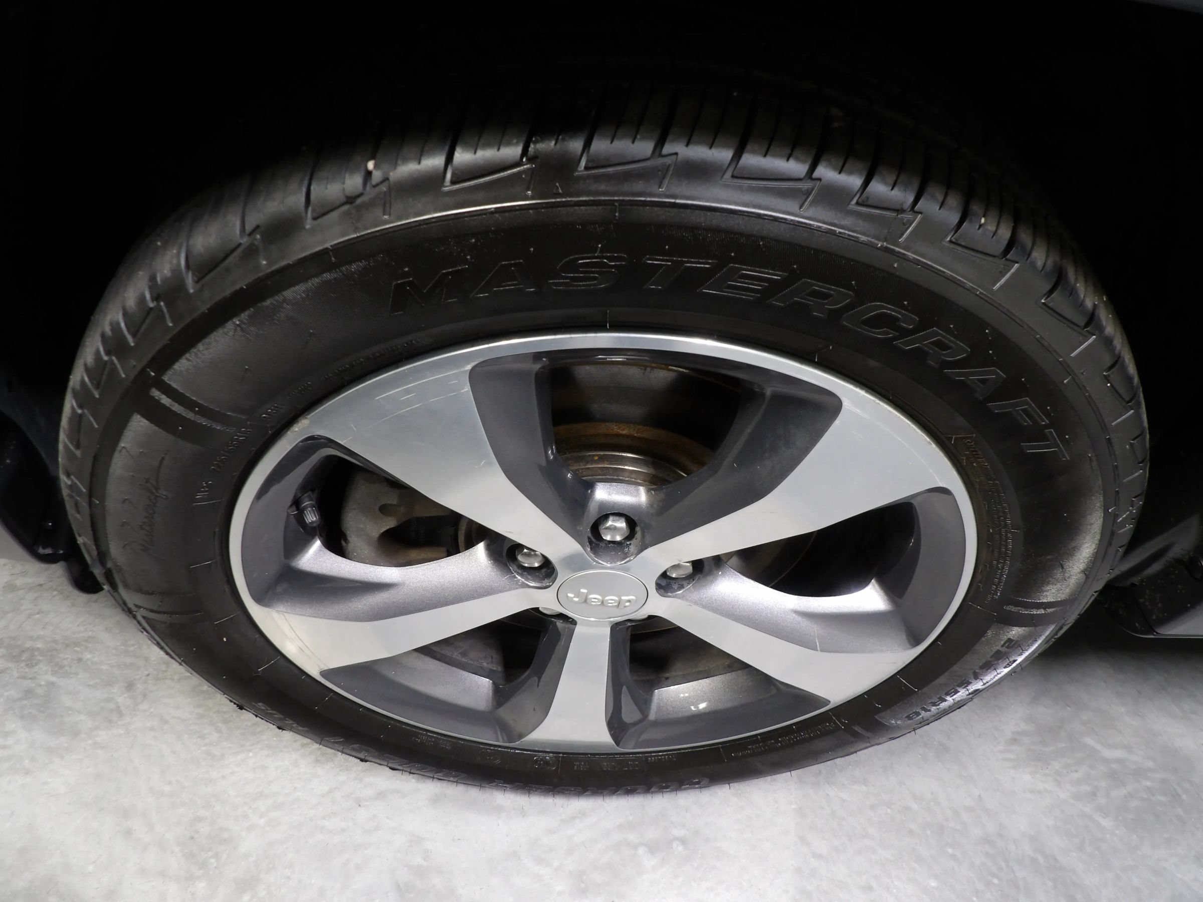 Used 2019 Jeep Cherokee Limited FWD image 21