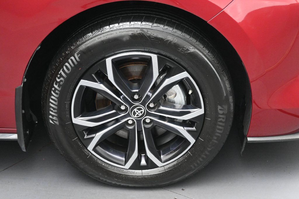Used 2025 Toyota Sienna Platinum AWD/4WD image 28