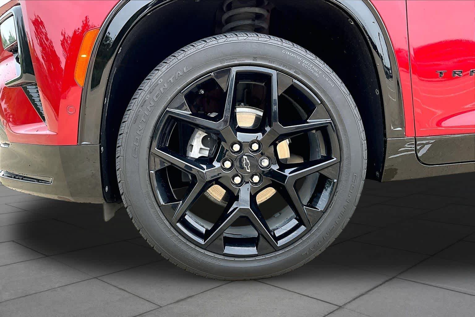 Used 2024 Chevrolet Traverse RS FWD image 11