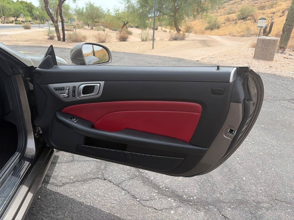 Used 2017 Mercedes-Benz SLC 300 image 24