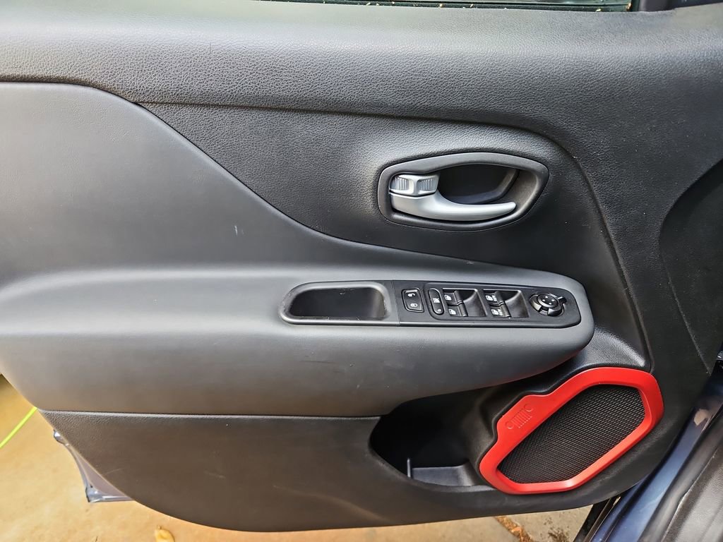 Used 2023 Jeep Renegade Trailhawk image 25